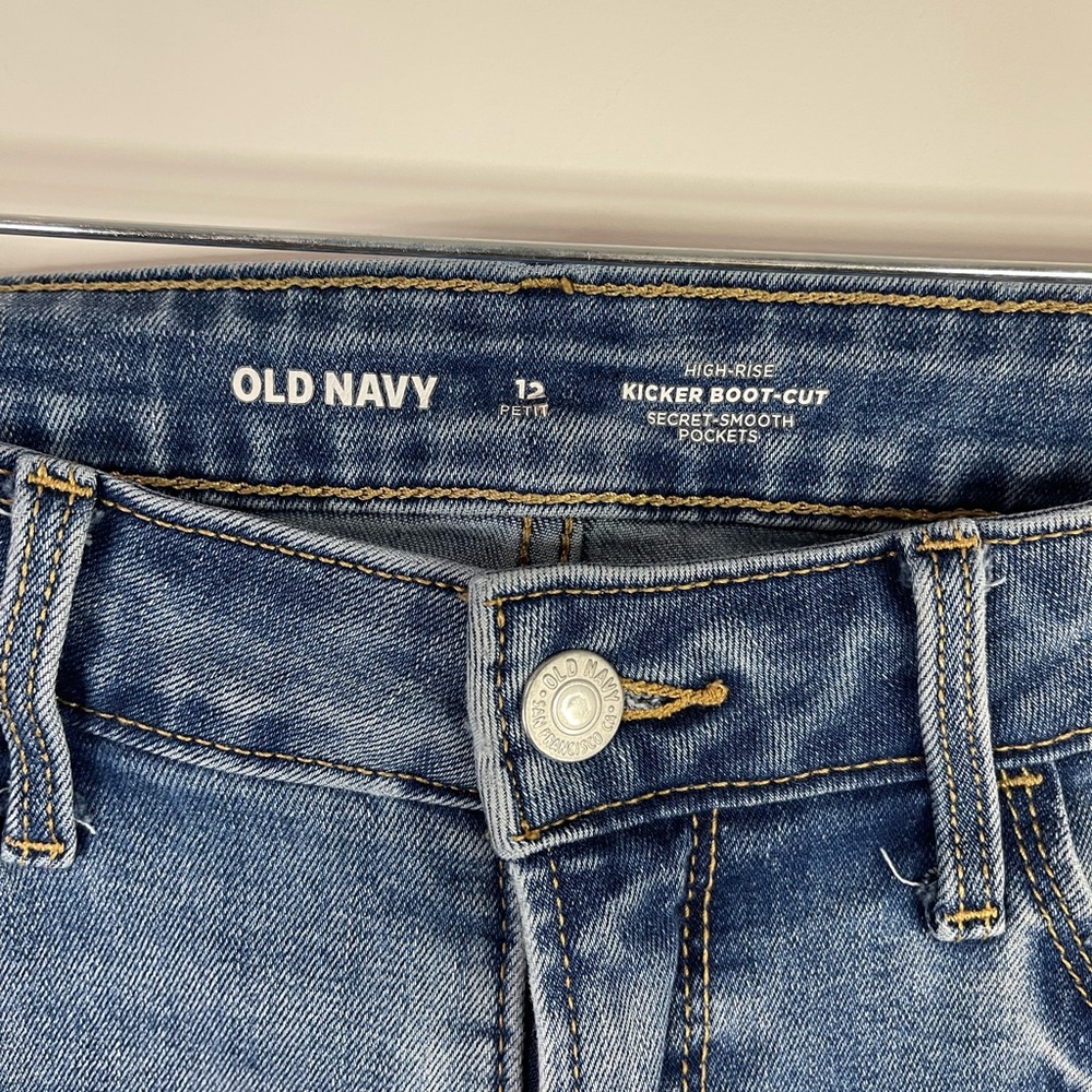 Old Navy‎ Women's kicker boot- cut blue jean. - Picture 3 of 9